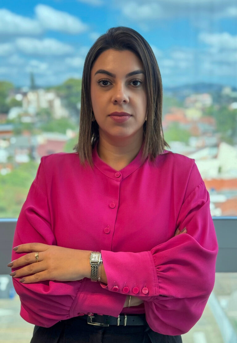 CARLA HENRIQUES FRAGA  Advogada Trabalhista