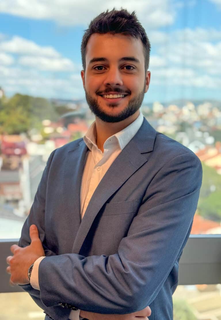 LEONARDO ÁVILA  Advogado Cível